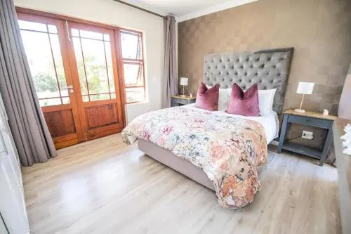 Plettenberg Bay Unit 6 Whale Rock Gardens Apartment with Backup Power