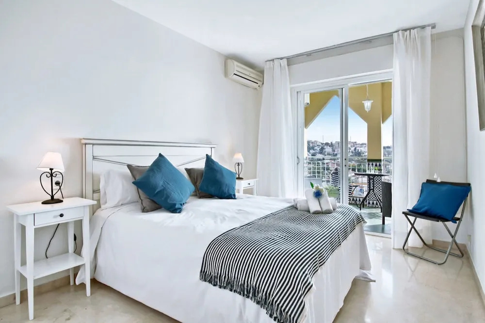 Del Parque Flats - Cala Torrevigia