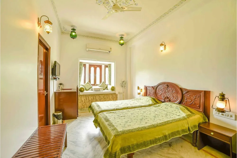 Hotel Sargam Sadan