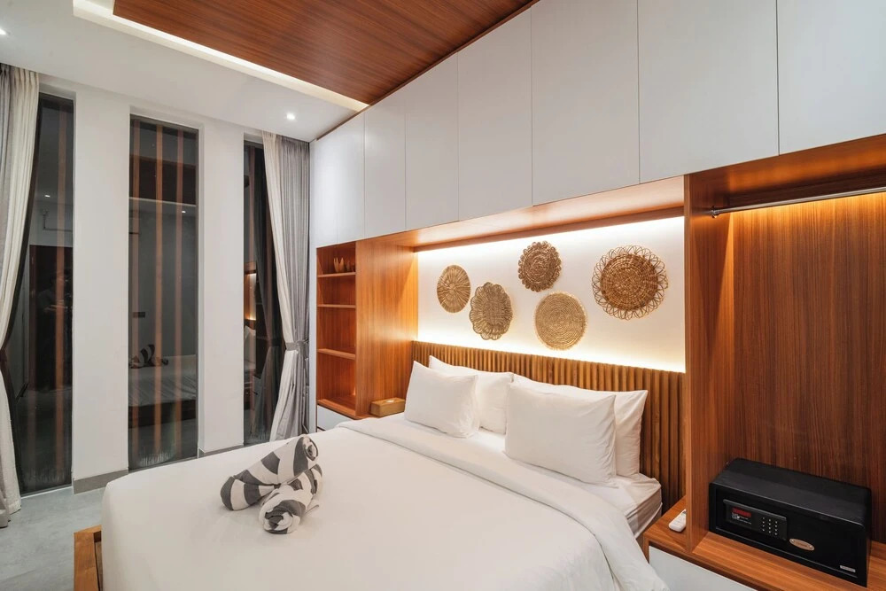Designer 5br Villa, 400m to Café Del Mar