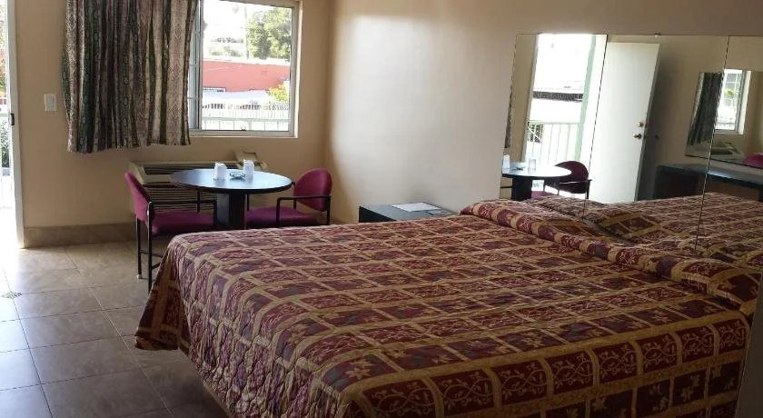 Foxys Motor Inn