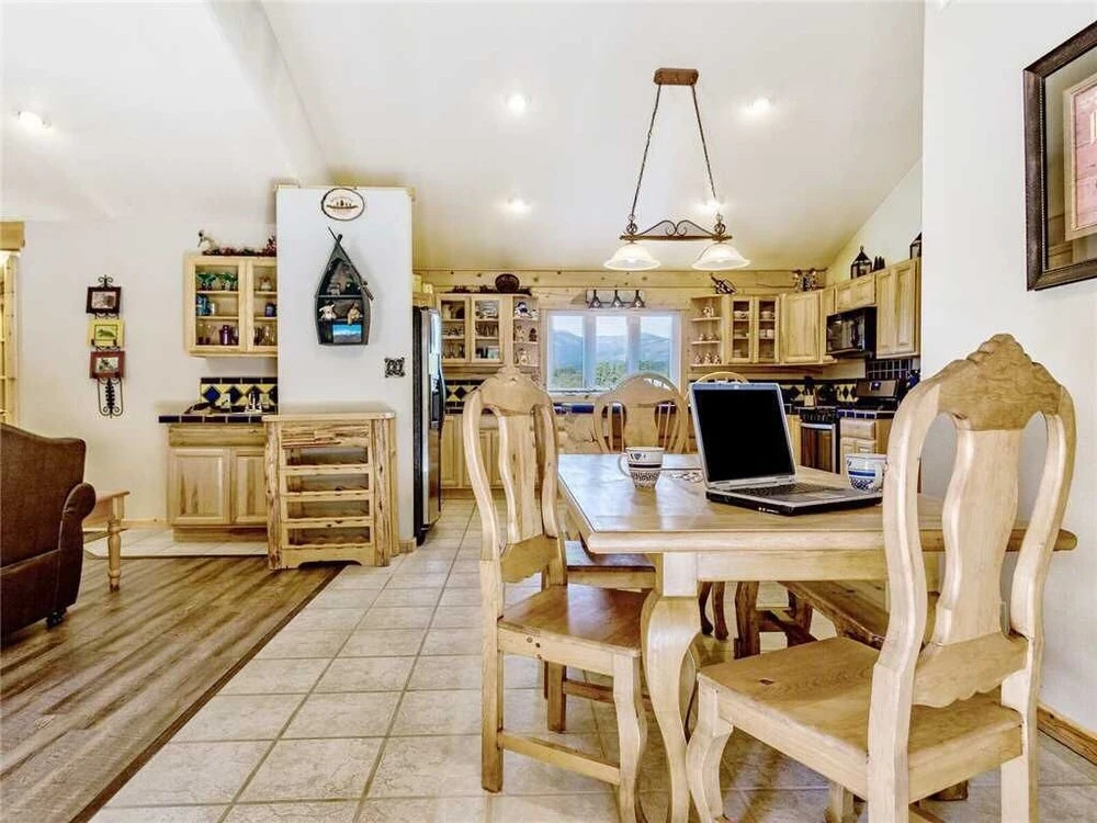 Log Heaven - Three Bedroom Cabin with Hot Tub