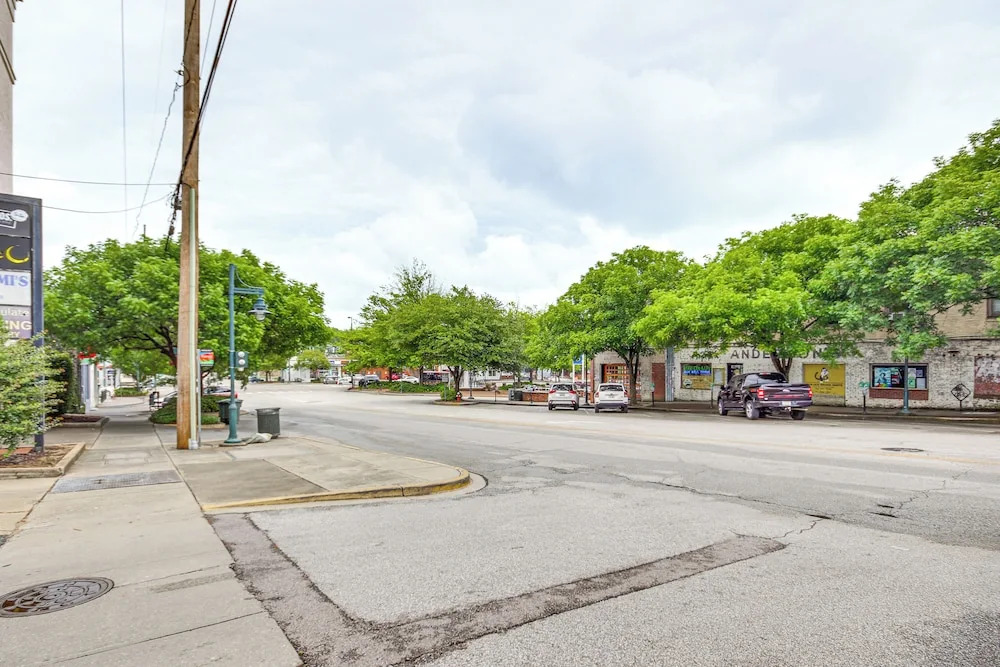 Vibrant Columbia Condo - 3 Blocks to USC Campus!