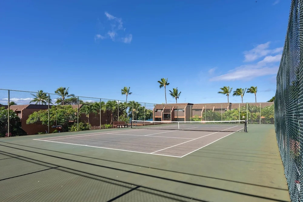 Kuleana 405 Oceanfront 1Bedroom 1 Condo by RedAwning