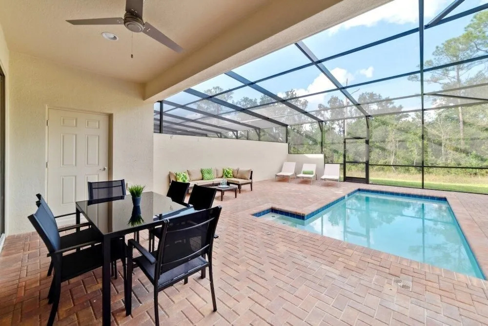 Windsor At Westside Luxury Pool 5 Bedroom Home by Redawning