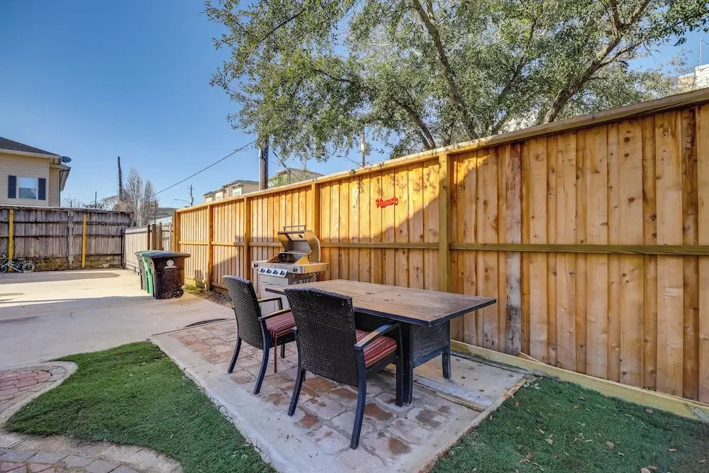 Spacious Houston Home w/ Deck ~ 2 Mi to Downtown!