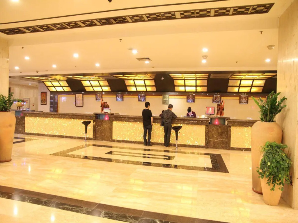 Serengeti Hotel