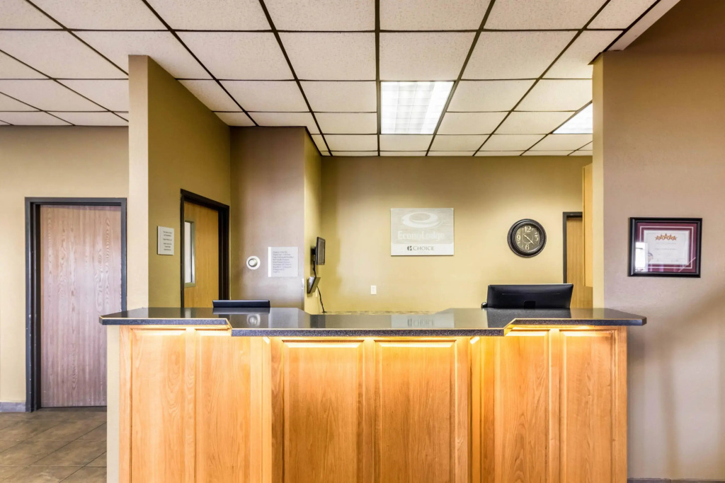 Econo Lodge - Valley City