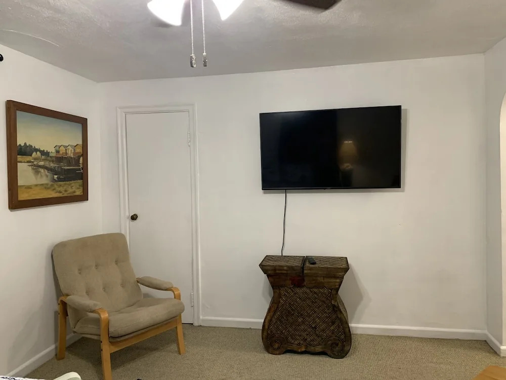 Beach Side Studio #2 Apts by RedAwning
