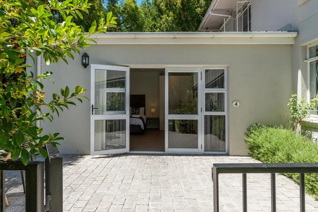 Oak Manor Boutique Guest House