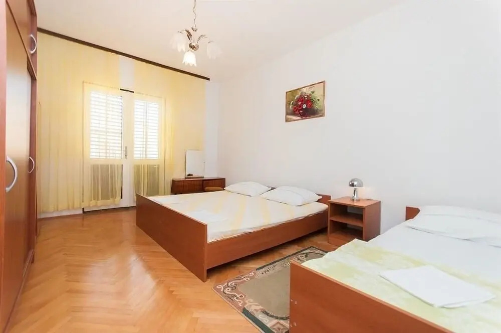 Zri - Low-cost and Spacious - A1