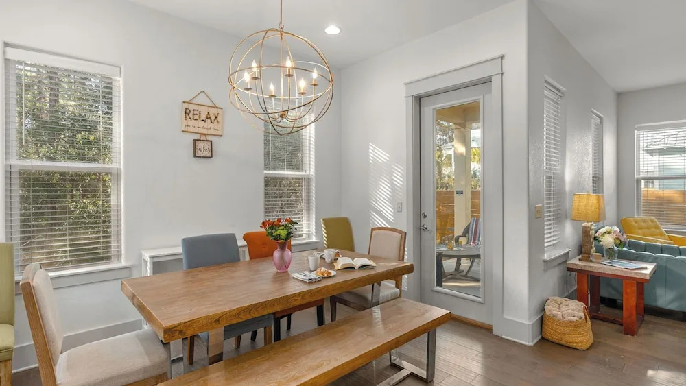 Sea Love by Avantstay Beach Home + Sleeps 16 Mins to Miramar Beach + Community Pool Group Stay