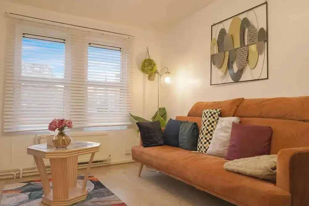 London - Flat - Garden Access - Sleeps 3 - Parking