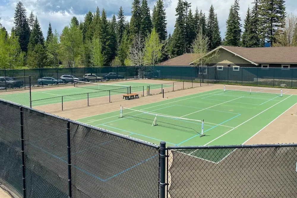Family-friendly Cabin: Pool Access, Bikes & Games