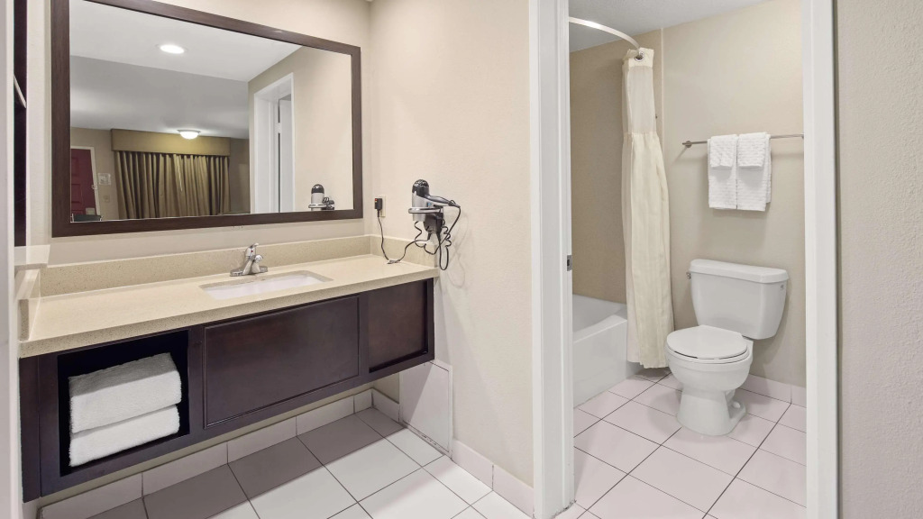 Best Western Pasadena Royale Inn & Suites