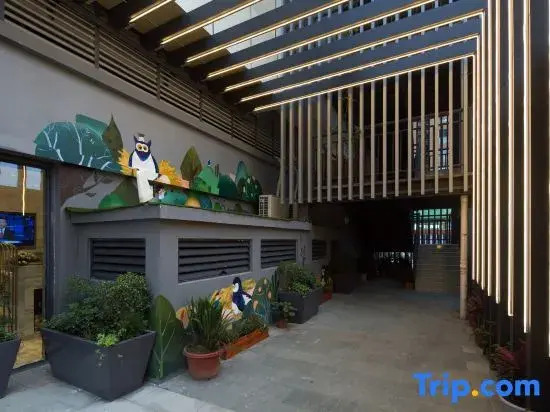 IGenie Love Elf·Wanzhao E-sports Hotel (Chengdu Dafeng Phoenix Mountain Sports Park)
