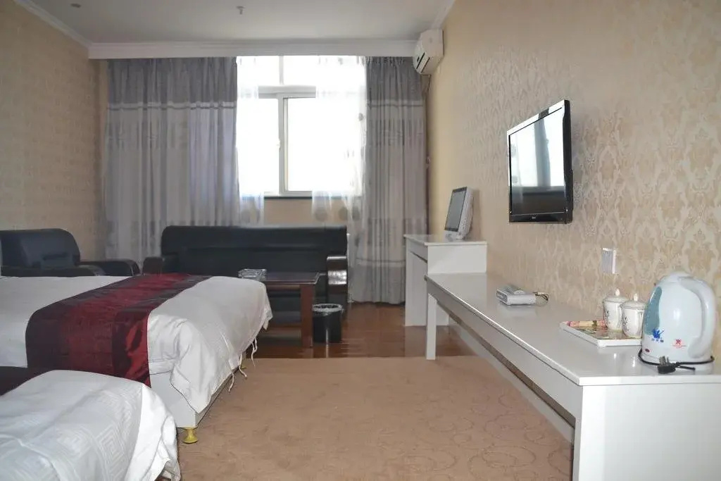 Yining Huarui Business Hotel
