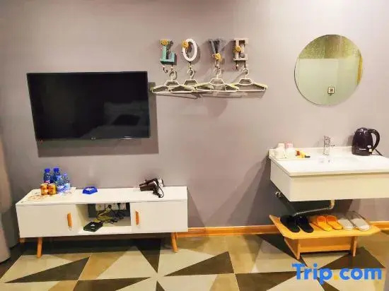 Huai'an Crystal Lover Themed Homestay (Leyuan Building Jinma Plaza)