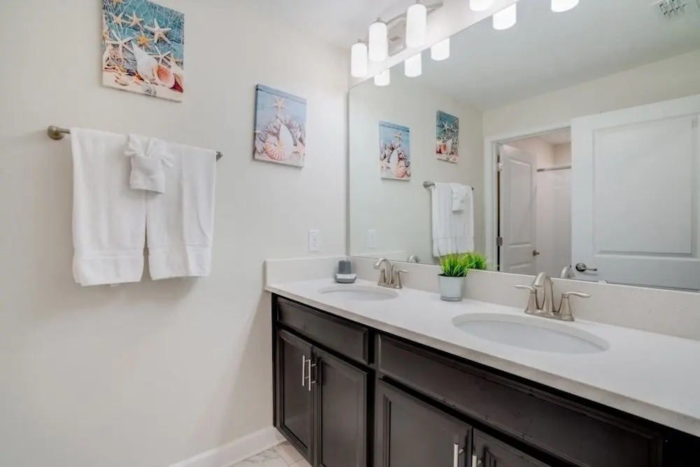 1566plunker 4 Bedroom Townhouse by RedAwning