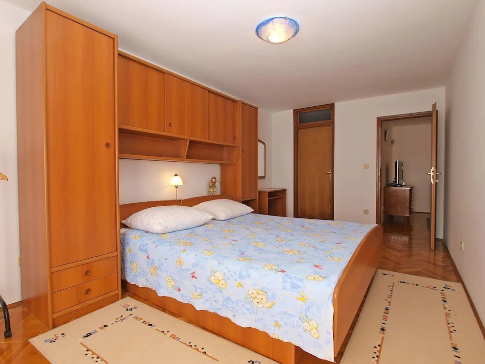 Apartment 979