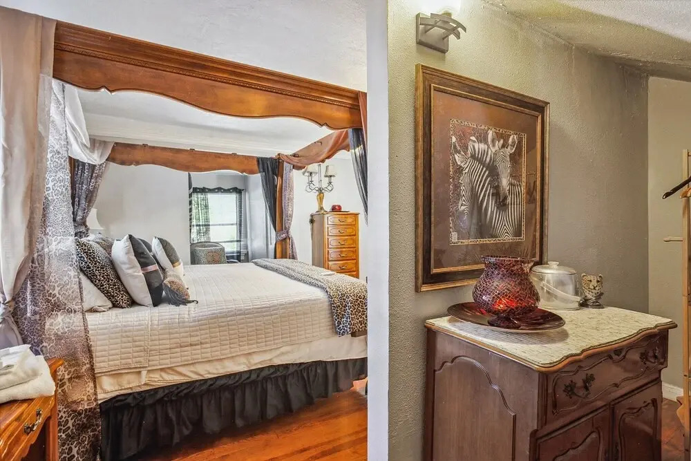 The Old Downtown Historic Grand Prairie House 4 Bedroom Home by RedAwning