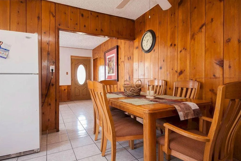 Cozy 3BD Wood House