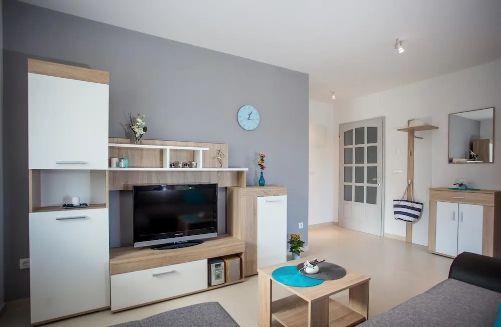 Enelani Apartments