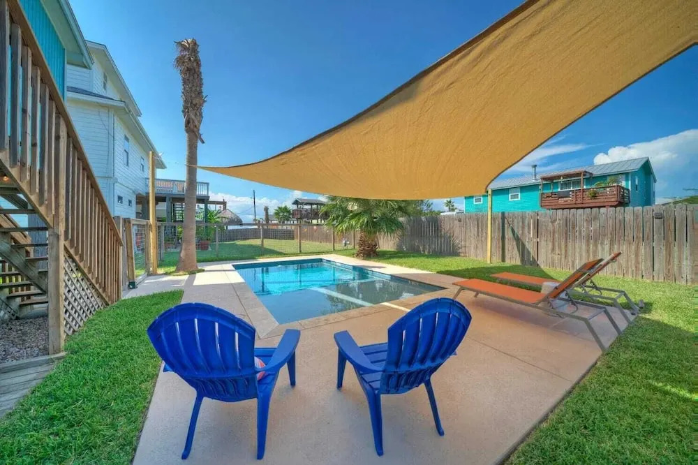 Private Pool, Large Yard, Game Room, Balcony South By Sunkissed by Avantstay