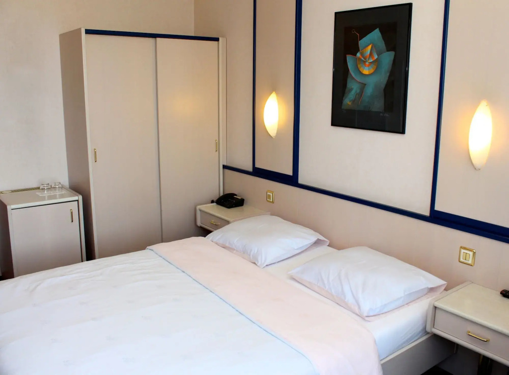 Hotel Crystal
