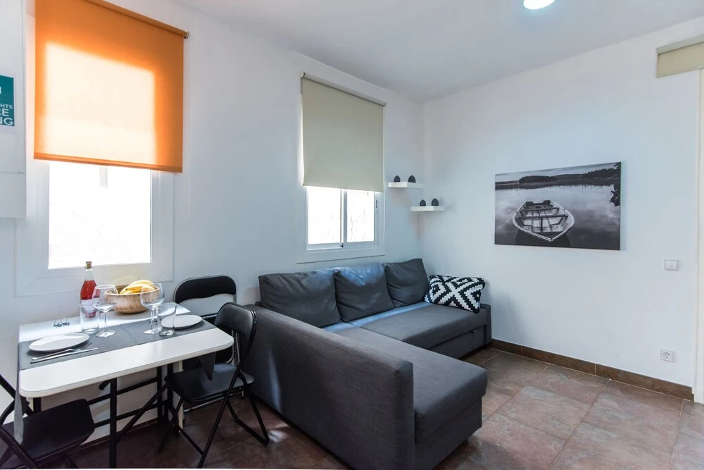 2B Apartment 5 Mins From Sagrada Familia