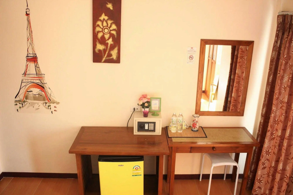 Phuket IYH Express Hostel
