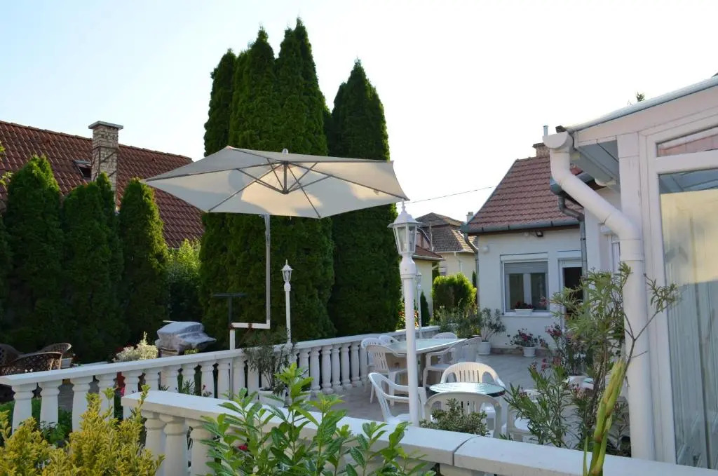 Henrietta - Violetta Apartman