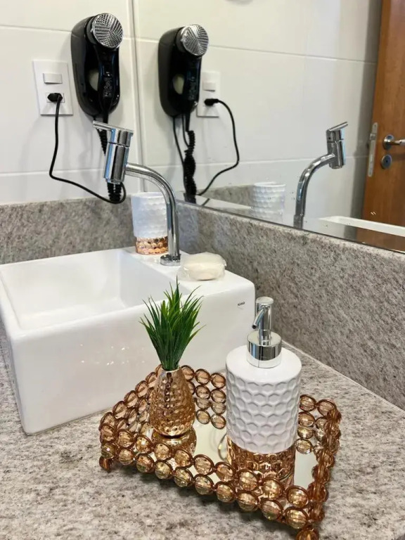 Magnífico APARTAMENTO de Charme - 3 quartos AR CONDICIONADOS SPLIT - Beira Mar, 2 banheiros, 2 Vagas Garagem, 4 Varandas, 2 Elevadores, Redes para Descanso, Wi-Fi, Air Fryer, Disney Plus, HBO Max, Cadeiras de Praia e Caixa Térmica