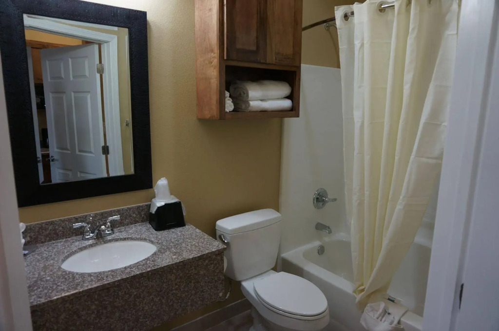 Texas Bungalows Hotel & Hotel Que at Lakeline Austin Cedar Park