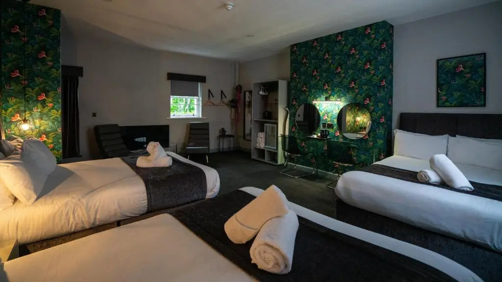 Hotel 105