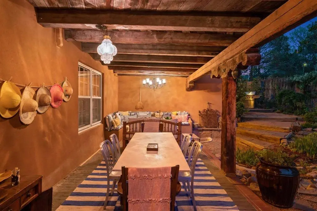 Cinco Chimineas - Indoor Pool, Walk to Canyon Rd, Authentic Historic Santa Fe