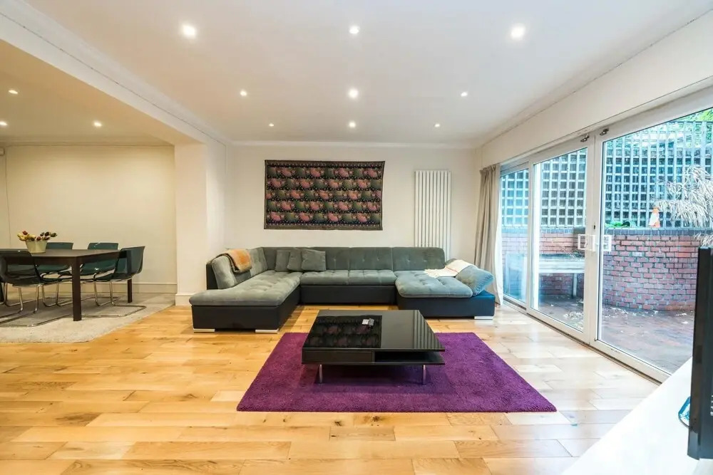 Spacious and Bright 3BD Home in Belsize Park