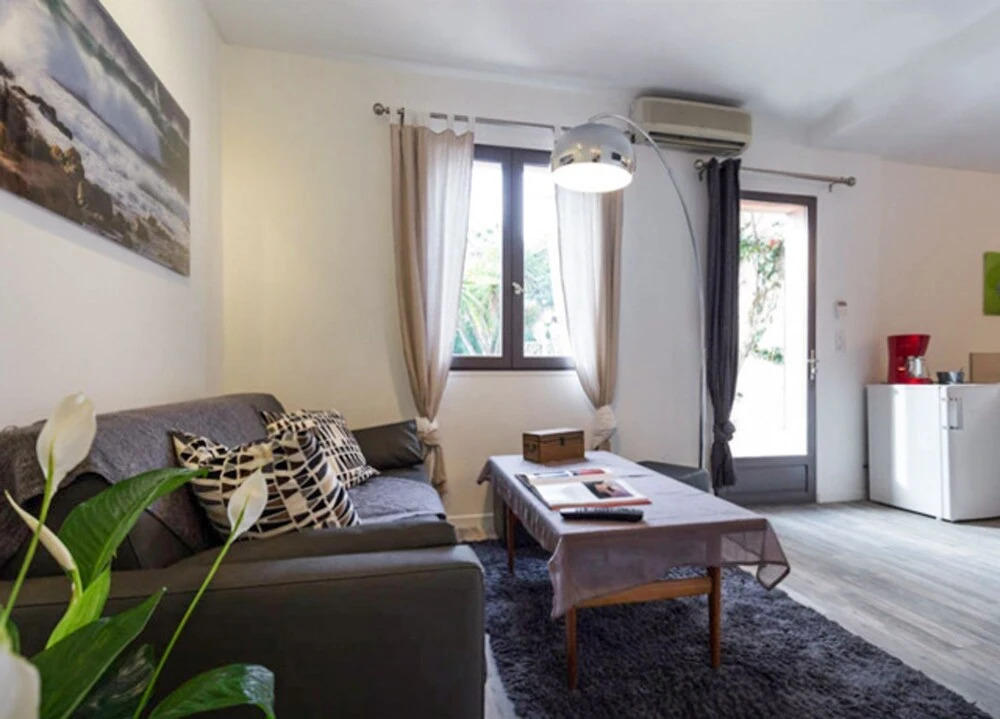 A Gorgeous, 2-bedroom Apartment in a Villa With Beautiful sea View and