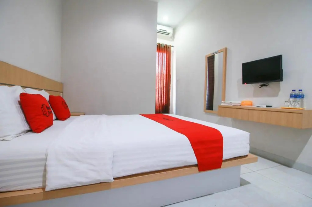 RedDoorz Syariah near Universitas Jenderal Soedirman