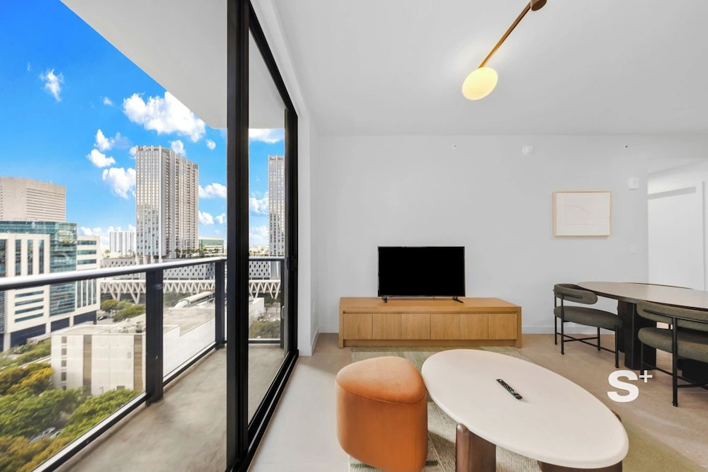 Modern Condo in DTW Miami - Gym & Pool