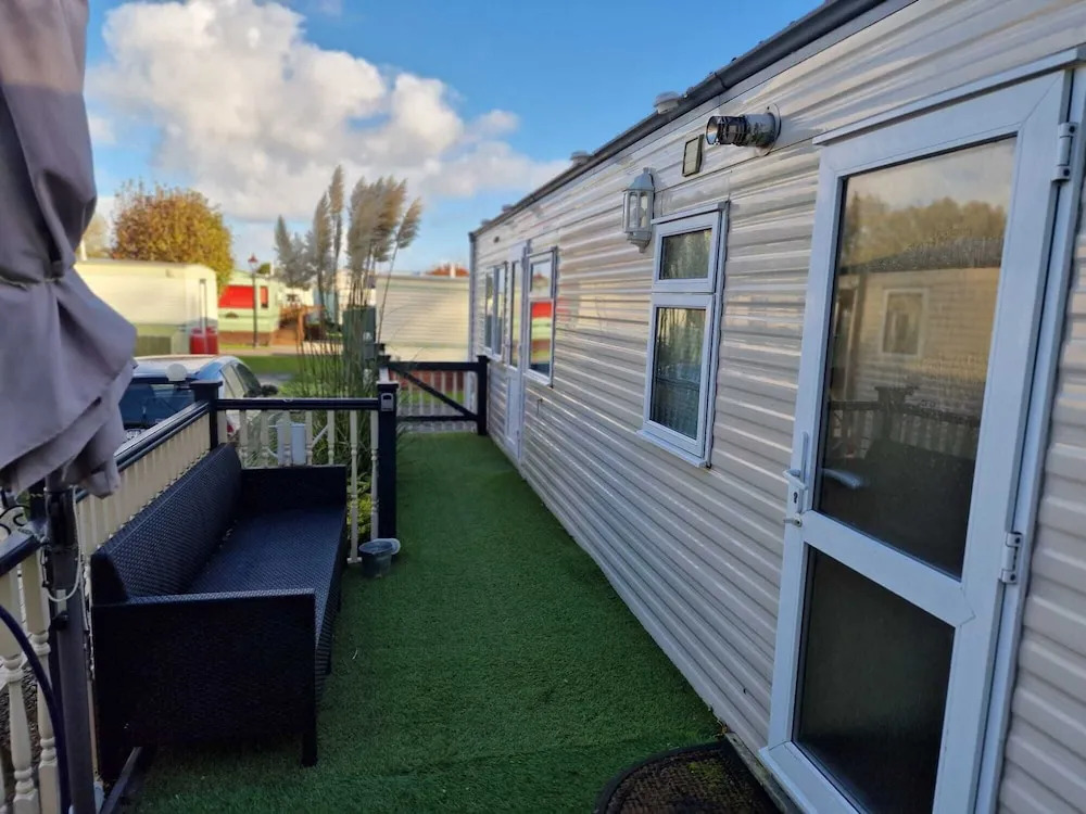 Lovely pet Friendly 4 Berth Caravan in Morecambe
