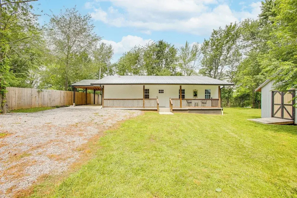 1/2 Mi to Kentucky Downs: Franklin Home w/ Patio!