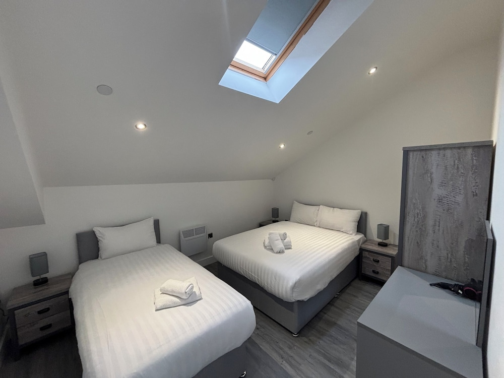 Cumberland Street Apartments by Happy Days