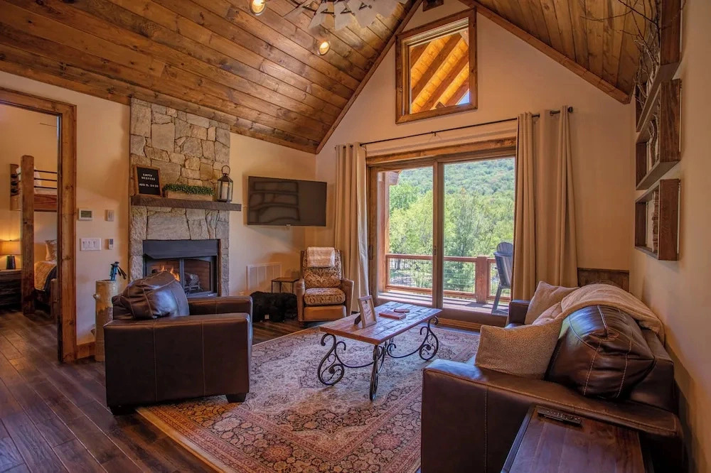 2 Bears Retreat at Eagles Nest