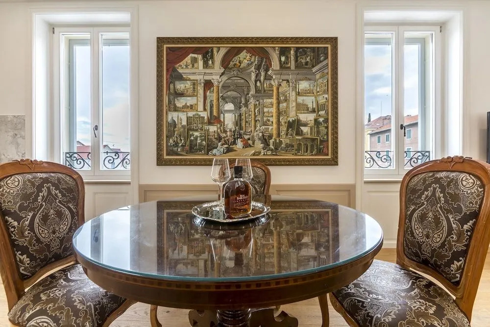Queen Apartment