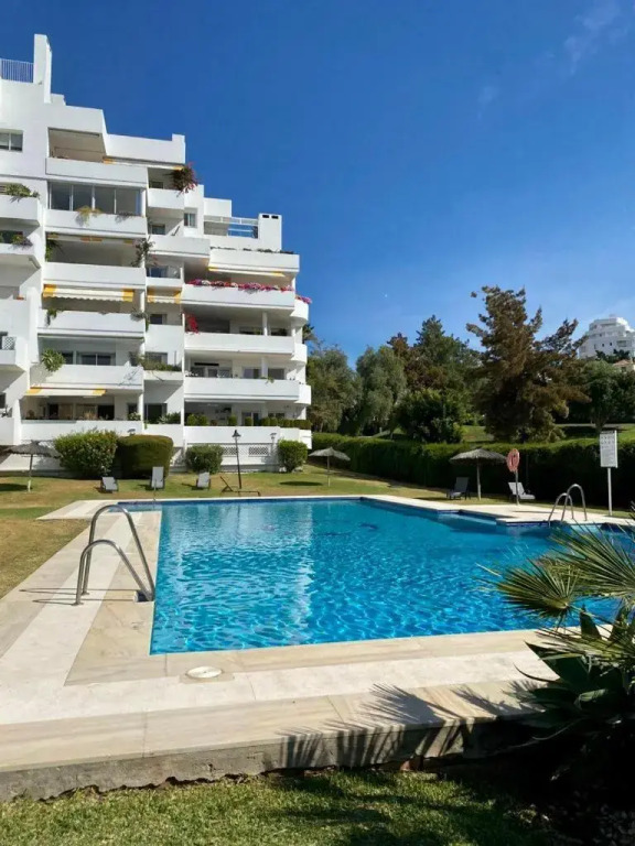 Guadalmina Beach Holidays Suite Apartment,