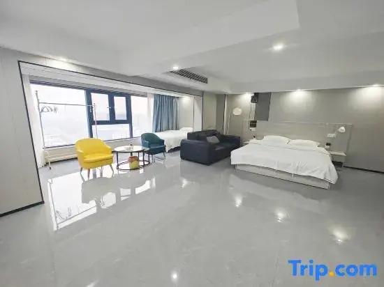 Blue West Coast Luxury Movie Homestay (Guangde Municipal Government)