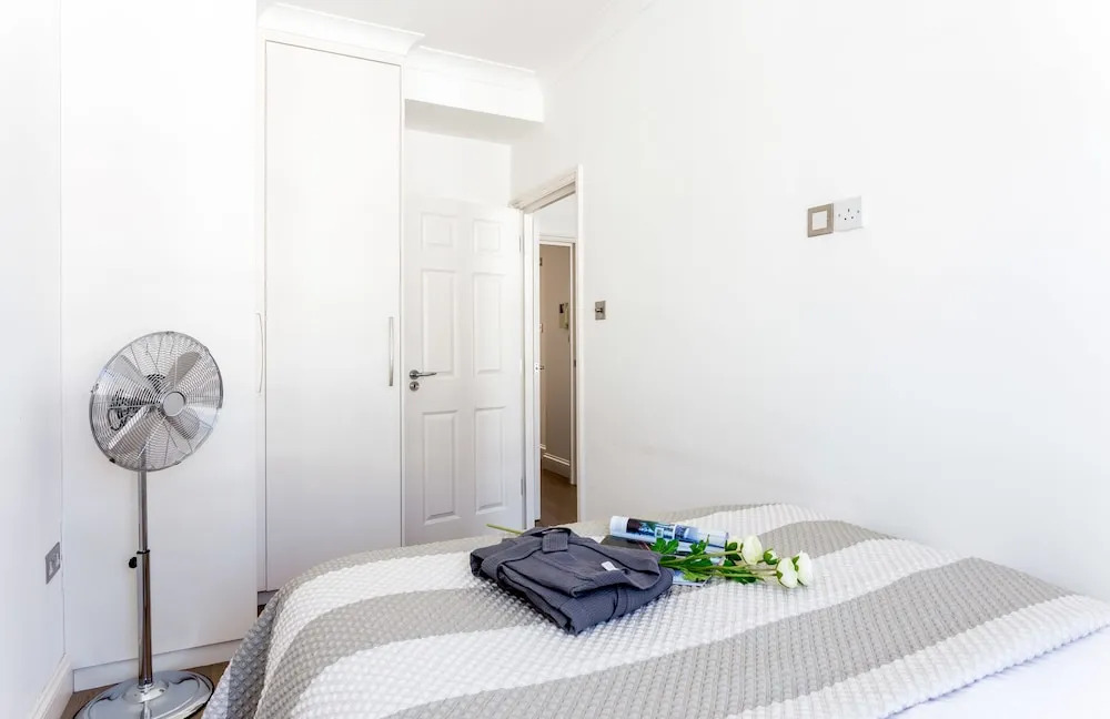 Gloucester Terrace by Lime Street