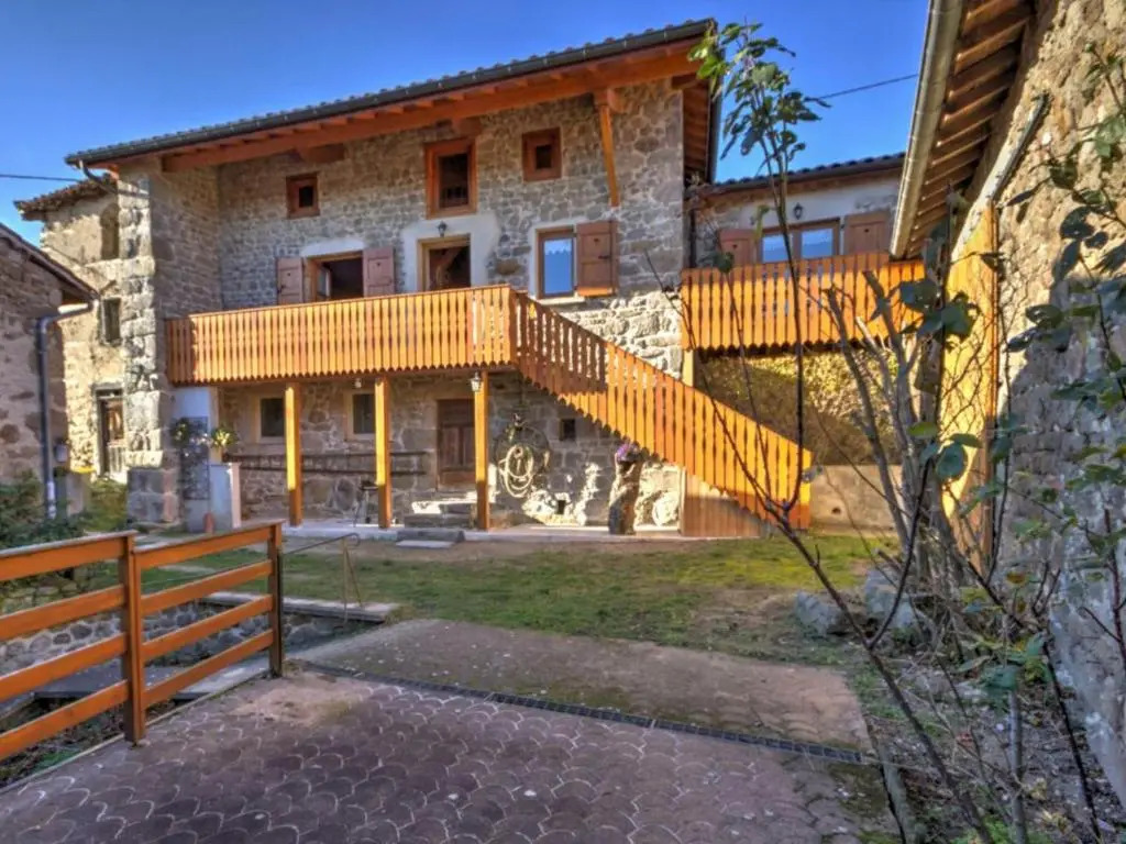 Gîte authentique et confortable pour 6 dans le Forez - FR-1-496-16