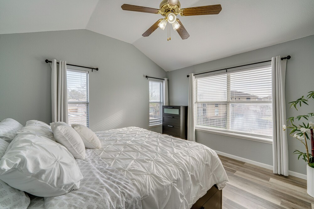 Pet Friendly! Renovated Arlington Home Near At&t